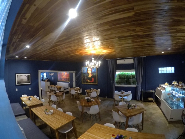 Caf em Chapada promove 'jantar parisiense' com msica ao vivo e menu degustao