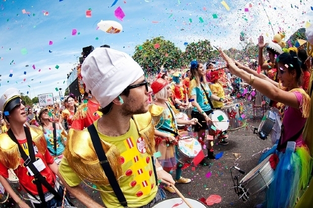 Carnaval de rua “invade” o Beco do Candeeiro nesta quinta-feira