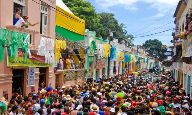 Carnaval de Olinda, ao lado de Recife,  um dos principais do pas