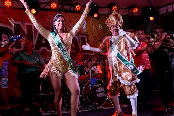 Segundo dia de carnaval em Cuiab  marcado por animao, mistura de ritmos e pblico diversificado