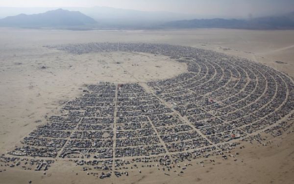 Burning Man: festival rene 68 mil pessoas em cidade temporria