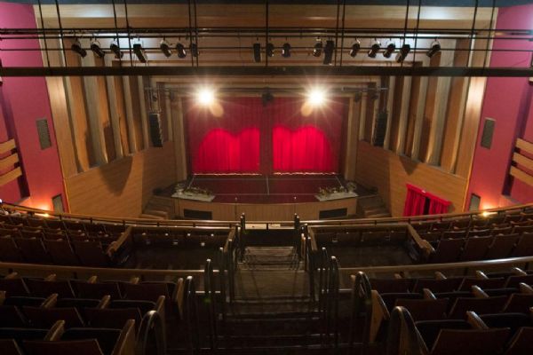 Cine Teatro Cuiab lana edital para utilizao de espao em 2017