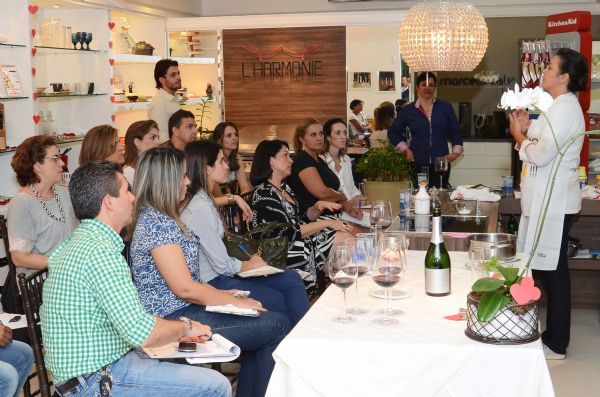 Cozinha Solidria ensina hoje a preparar pratos italianos e contribui com Lar esprita