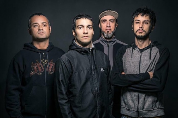 Banda de hardcore brasileira 'DeadFish' se apresenta em festival no Malcom Pub
