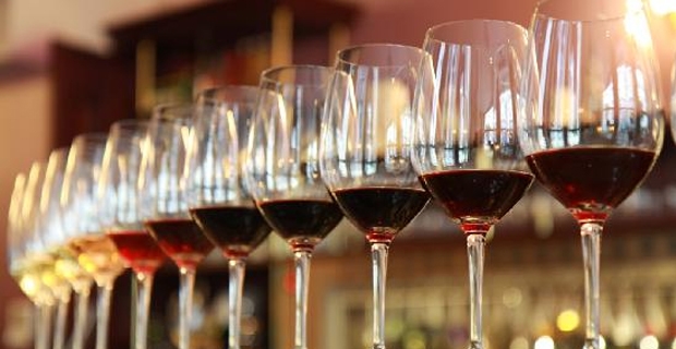 Via Bebidas Finas promove degustao de 80 rtulos de vinhos no hotel Deville