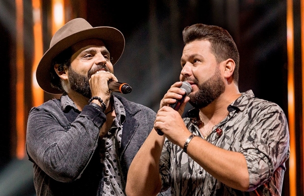 Aps sete meses sem trabalhar, dupla Diego e Arnaldo faz show em Cuiab ainda em outubro