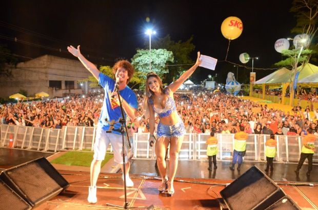 Chiclete com Banana leva 70 mil folies no Carnaval da Orla do Porto