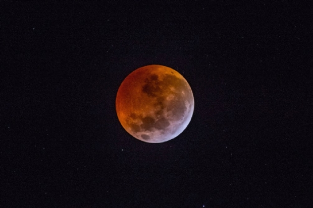 Eclipse lunar parcial poder ser visto em Cuiab e todo o Brasil nesta tera-feira