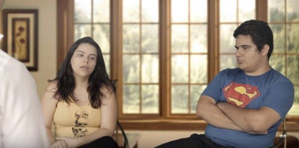 Escola de Humor conta história de casal 'separado pela Dilma' em vídeo da semana