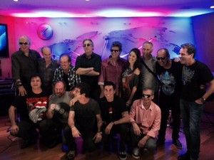 Artistas posam em evento para divulgao deatraes brasileiras do Rock in Rio
