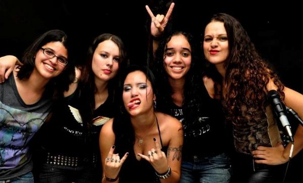 As meninas da Esmalthes mandam ver no rockn roll: agora elas investem em um videoclip para divulgar suas msicas