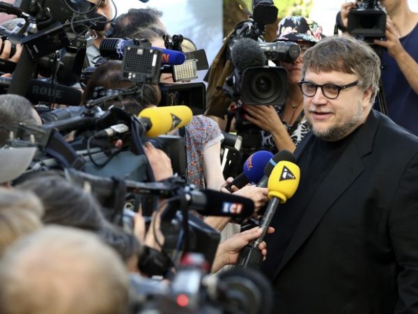 12/05: O diretor Guillermo Del Toro chega ao Festival de Cannes 2015