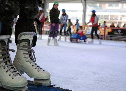 Pista de patinao de gelo em Cuiab 