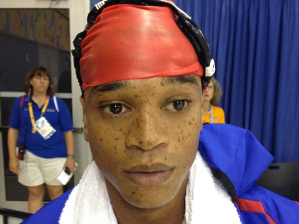 Sem piscina, este nadador haitiano treinou para a Olimpada com vdeos de Phelps