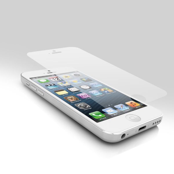 O iPhone 5C (de plstico) aparece em anncio de acessrios na Amazon