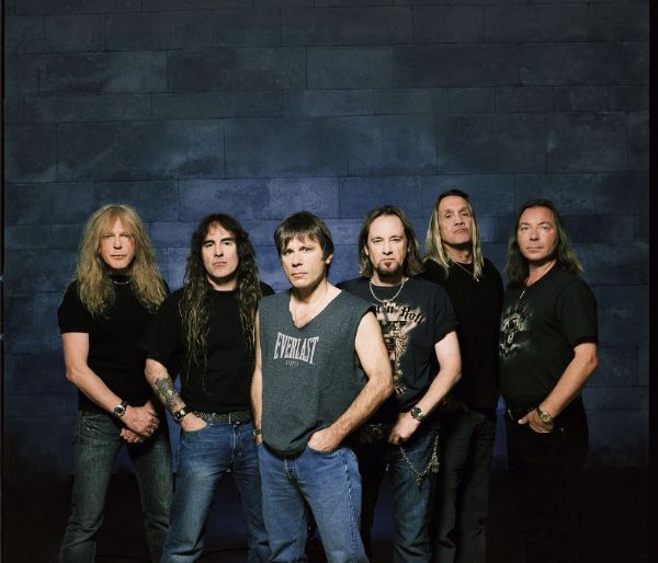 A 'poca de ouro' do Iron Maiden marca repertrio de show no Clube de Esquina