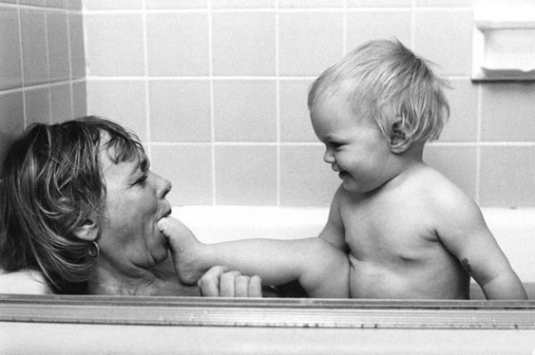 Fotgrafo capta a relao de amor entre mes e filhos em mais de 60 pases diferentes
