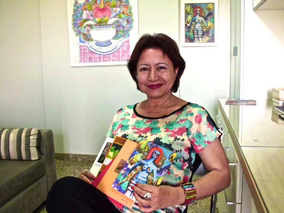 Poeta, ficcionista e membro da Academia Mato-grossense de Letras, Lucinda Persona lança livro de crônicas