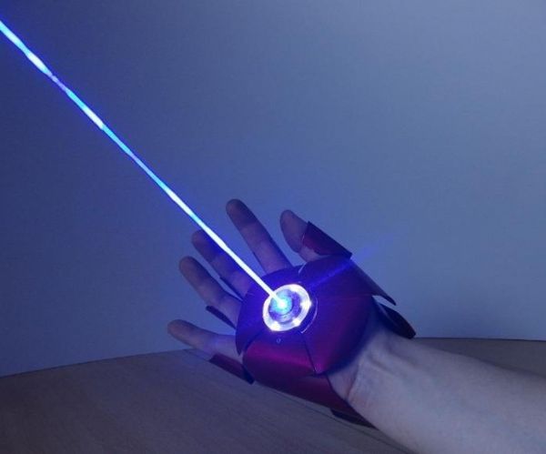 Luva possui lasers potentes o suficiente para deixar marcas em objetos