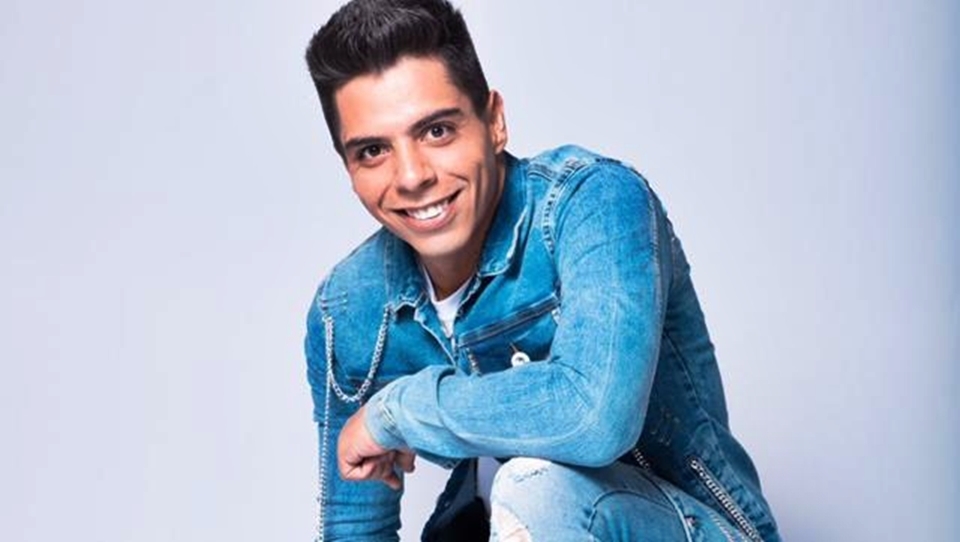 Cantor sertanejo de Cuiab lana 'Cadeira Vermelha', primeiro single da carreira