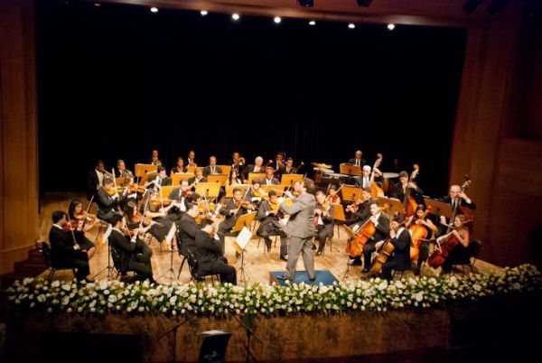 Orquestra e Coral da UFMT se unem  solistas italianos em apresentao beneficente