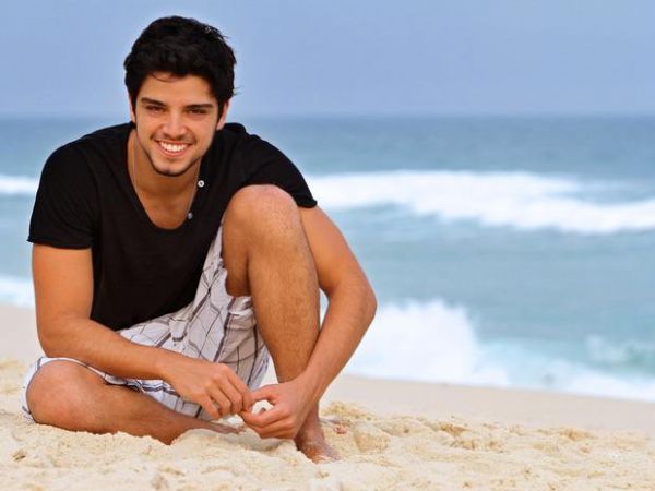 Rodrigo Simas, bem nascido, bem criado, lindo, e bom ator. Amanh em Cuiab!