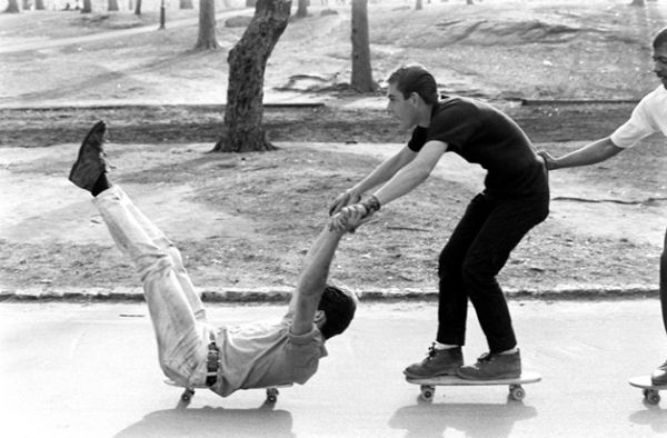Srie de fotos do premiado Bill Eppridge recorda nascimento do skate durante a dcada de 60