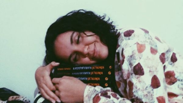 Com enredo reflexivo sobre ‘nosso lugar no mundo’, jovem de 17 anos lança seu primeiro livro