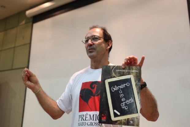 Escritor premiado ministra curso de poesia em Cuiabá; inscrições abertas