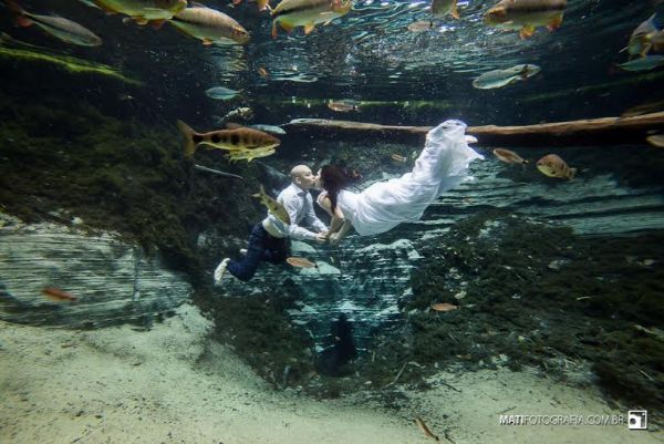 Fotos embaixo dgua so nova tendncia de ensaios pr-casamento em Cuiab