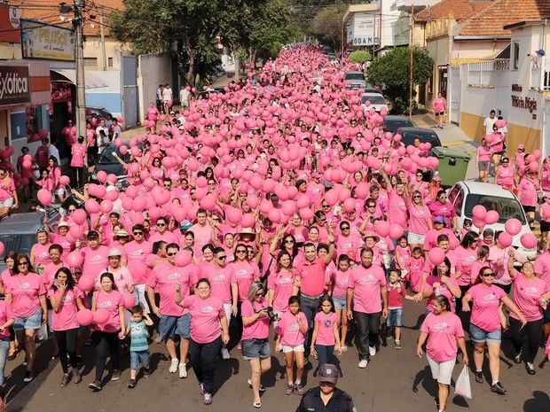 Santa Rosa realiza caminhada de conscientizao sobre cncer de mama e de prstata