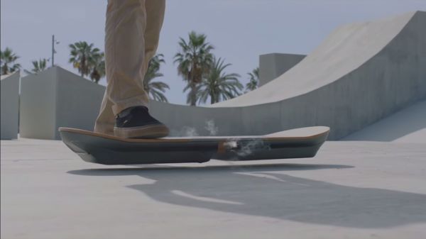 Veja como funciona o Slide, skate voador anunciado pela Lexus