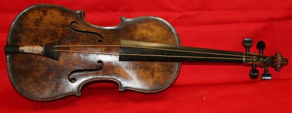 Violino do Titanic ficar exposto em Belfast antes de ser leiloado
